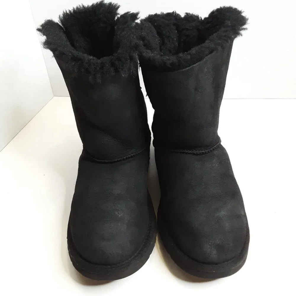 UGG Women's Mini Bailey Bow II Boot size 6